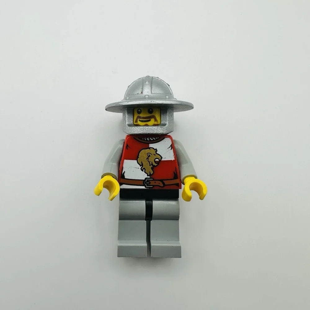 LEGO Kingdoms Lion Knight Castle Minifigure 7946‎ Pre-owned Read Description
